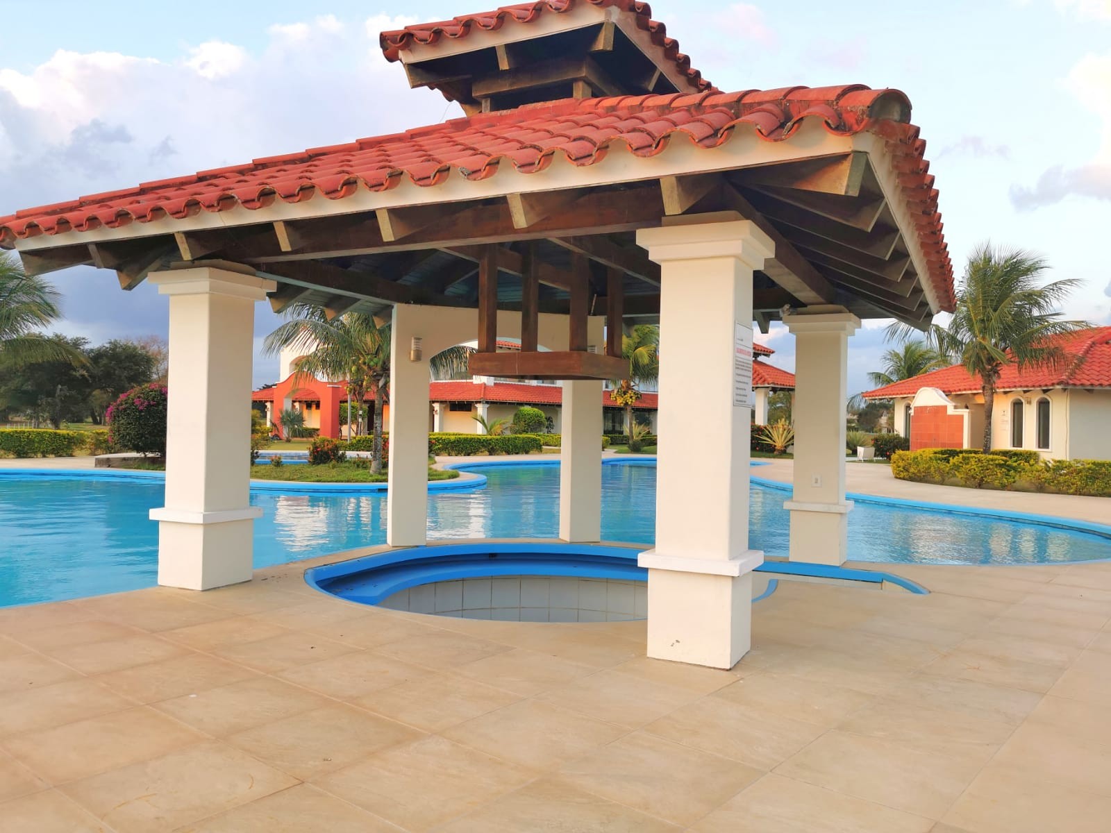 Casa en VentaAV. BANZER - CONDOMINIO CASA DE  CAMPO 4 dormitorios 4 baños 2 parqueos Foto 27