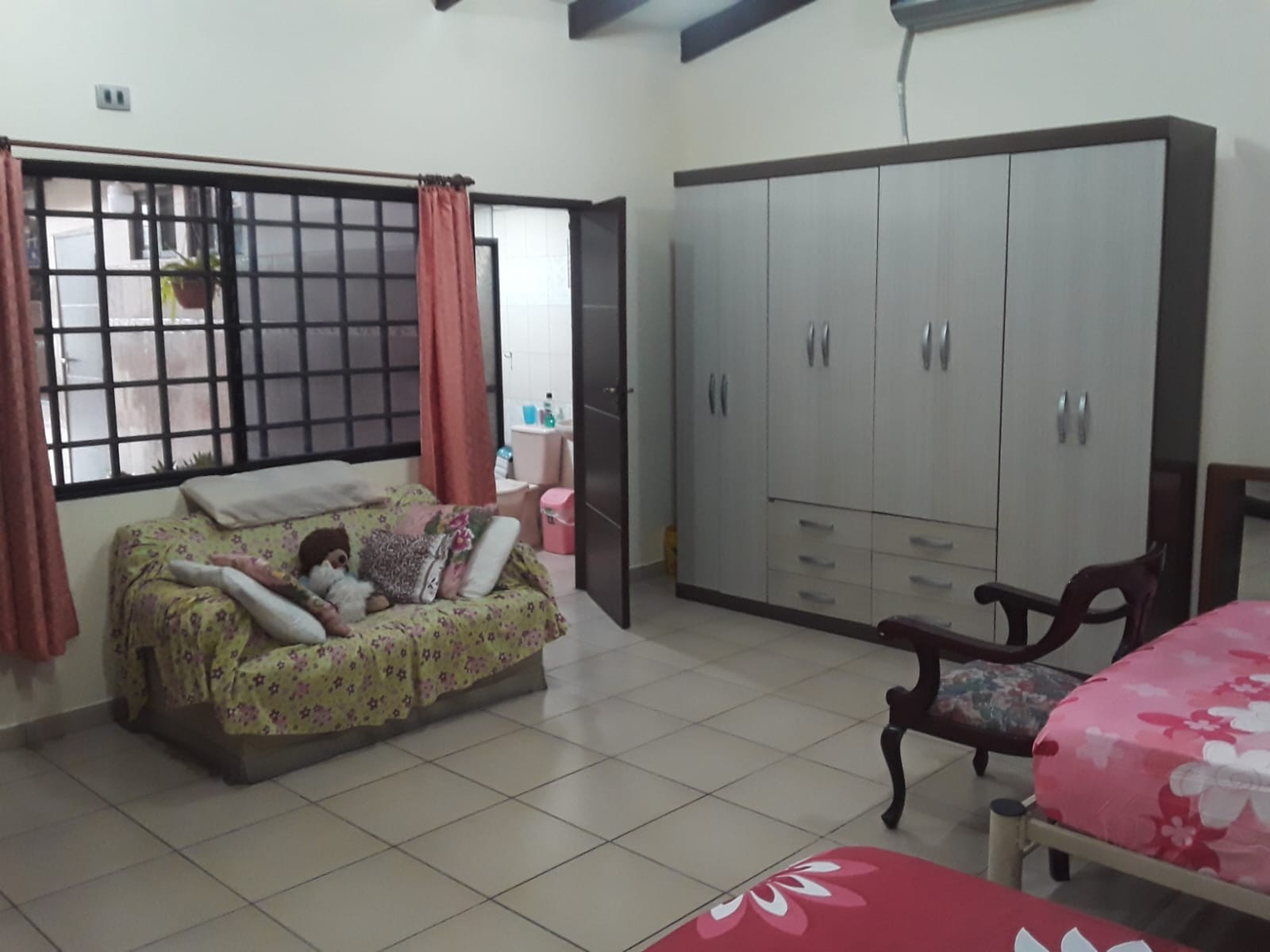 Casa en VentaCASA EN VENTA EN PLENA ESQUINA EN LA CUIDAD DE SANTA CRUZ (ZONA SUD ESTE) Foto 4