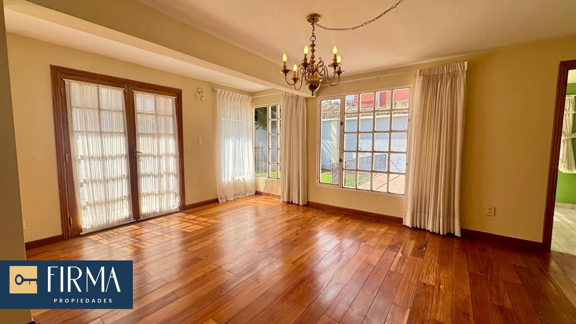 Casa en AlquilerCASA EN ALQUILER EN ACHUMANI - MESETA 4 dormitorios 4 baños 3 parqueos Foto 2