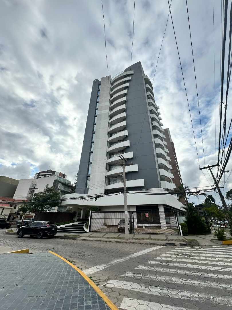 Departamento en Alquiler[CONDOMINIO MACORORO 9| EQUIPETROL] ALQUILER SIN MUEBLES: DEPARTAMENTO 1 DORMITORIO CON BALCON Y PARQUEO TECHADO 1 dormitorios 1 baños 1 parqueos Foto 1