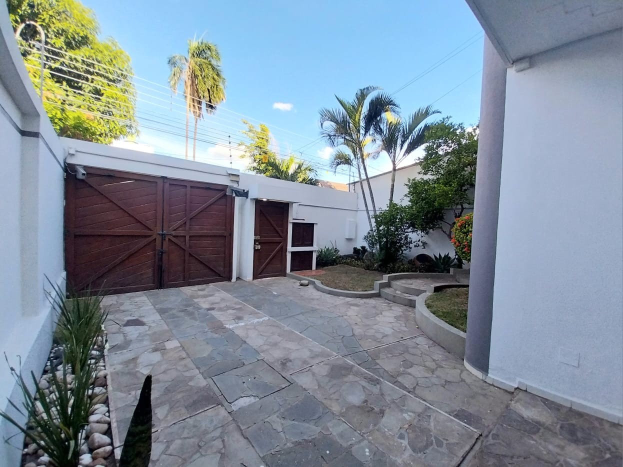 Casa en Alquiler📍 ZONA OESTE, BARRIO URBARÍ 4 dormitorios 4 baños 3 parqueos Foto 16