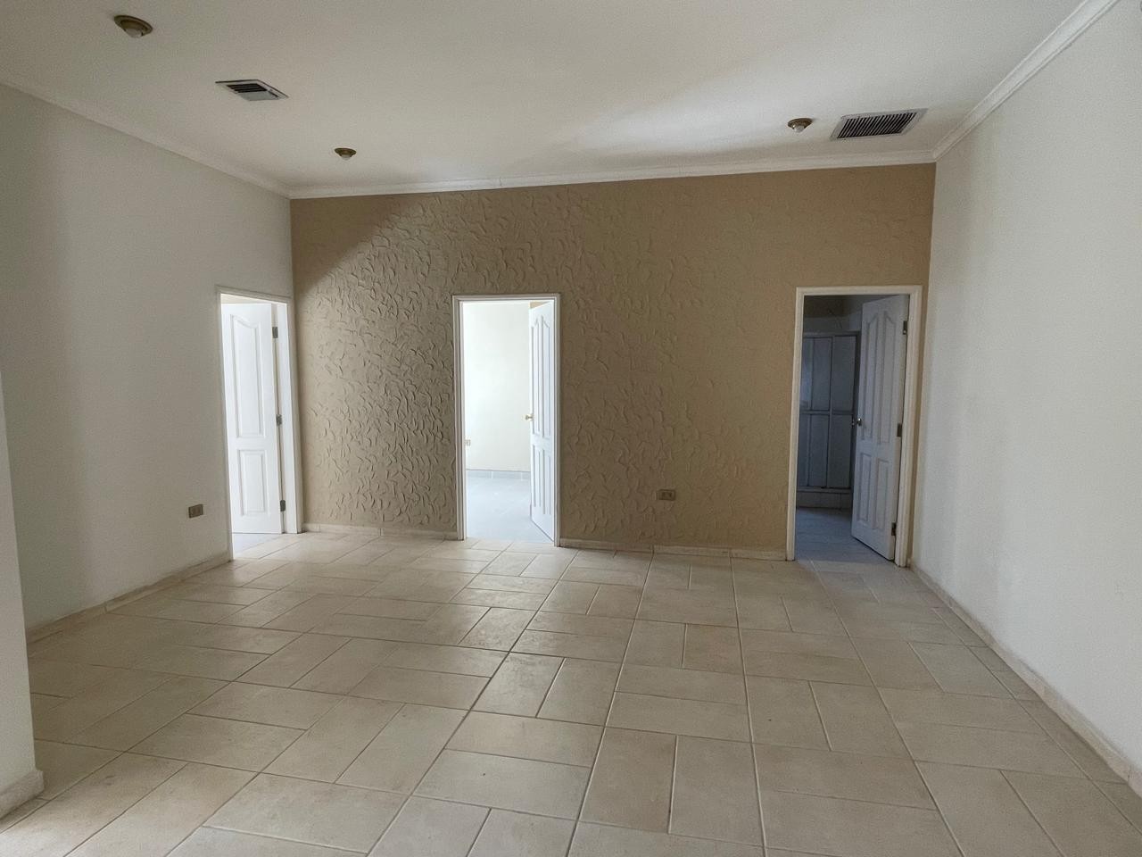 Casa en Entre 6to y 7mo anillo Norte en Santa Cruz de la Sierra 4 dormitorios 4 baños 3 parqueos Foto 6