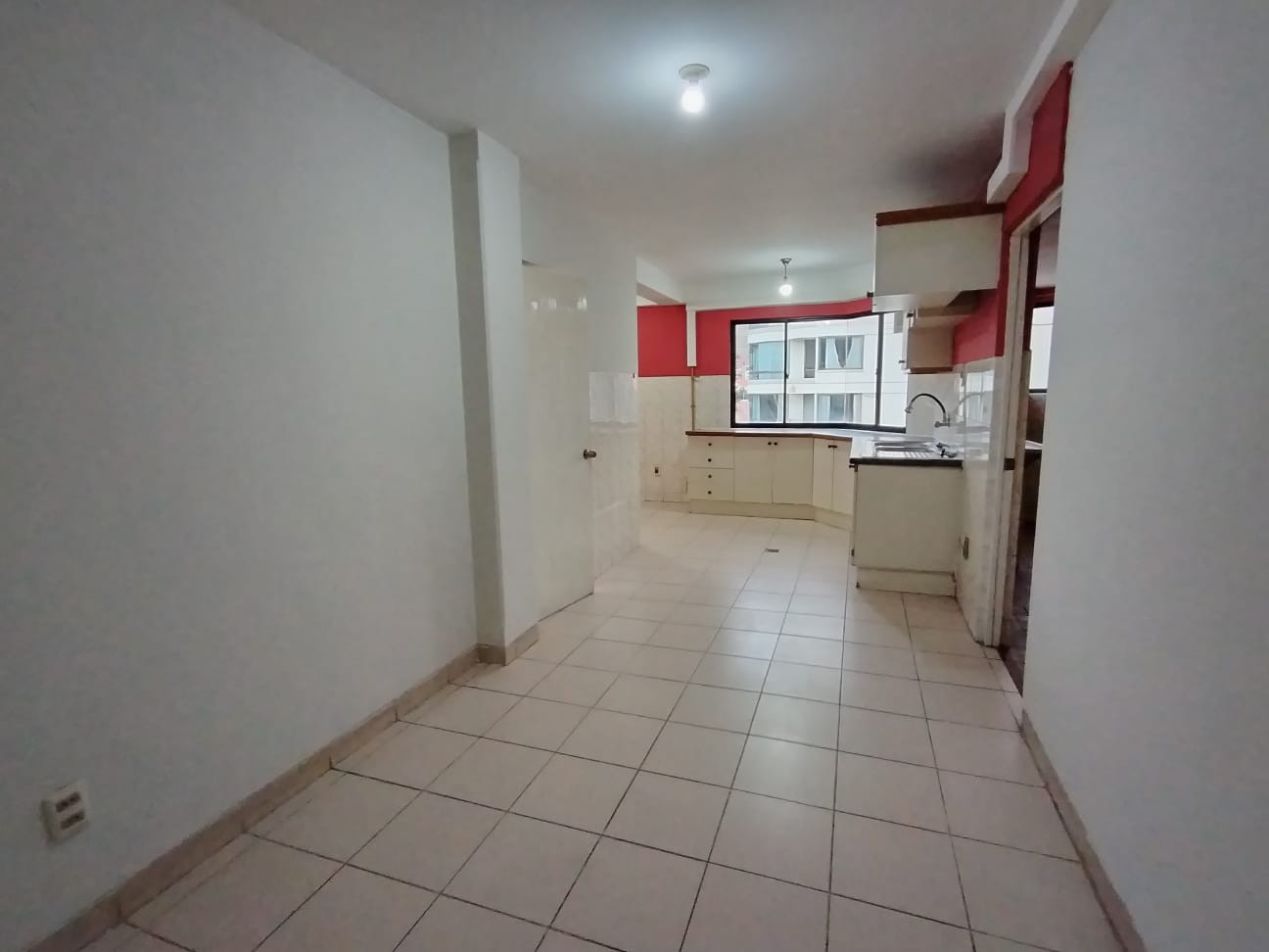 Departamento en Alquiler6 de agosto esquina campos , zona de San Jorge 4 dormitorios 3 baños 1 parqueos Foto 6