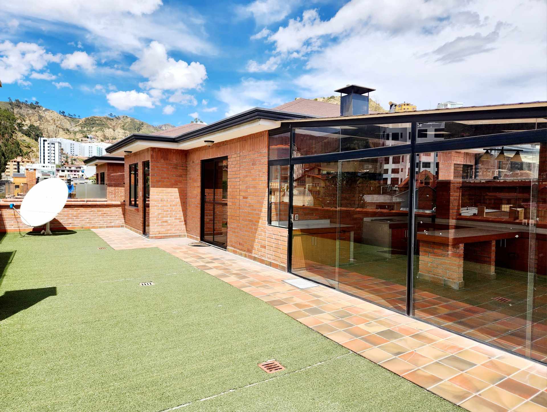 En Alquiler a $us 1,100 Foto 1