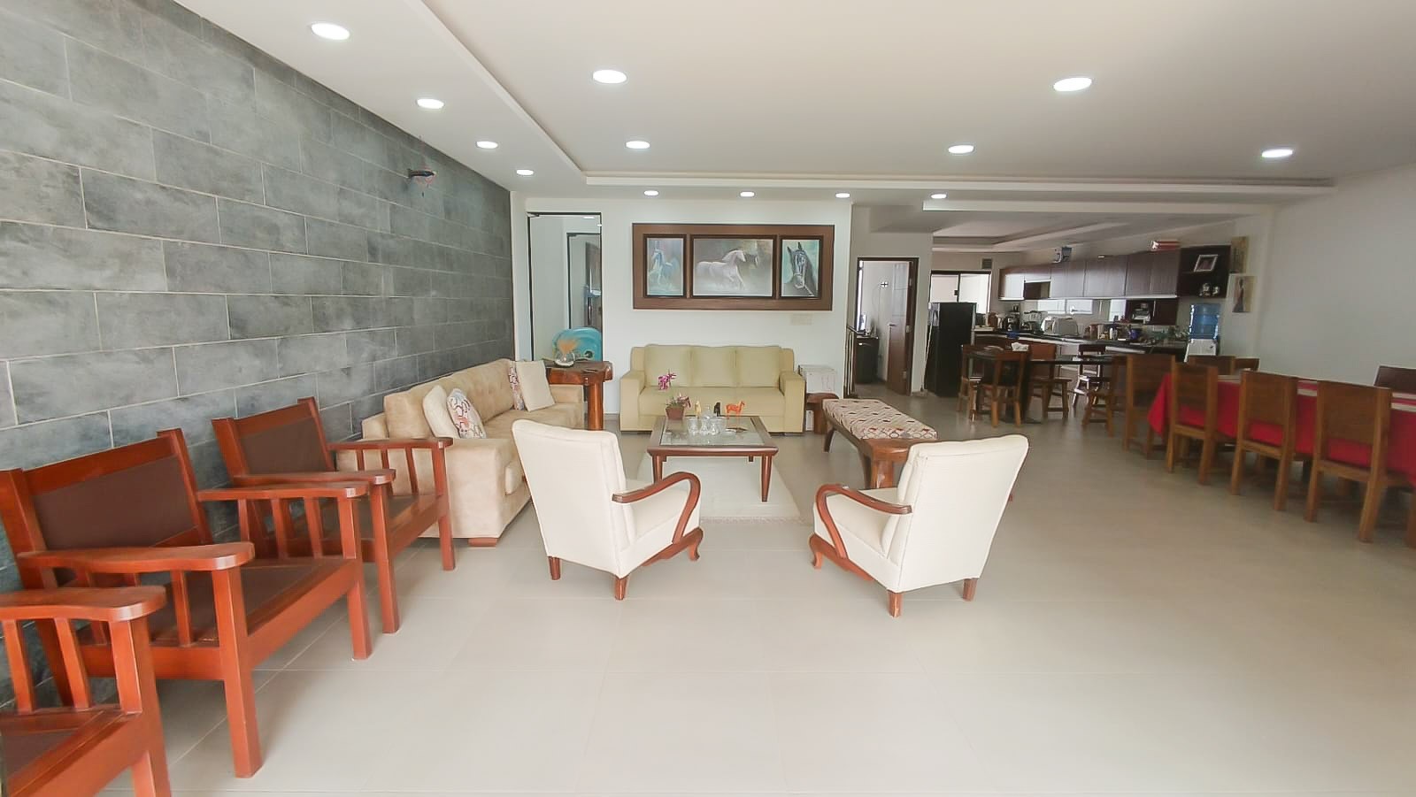 Casa en Venta<b>ZONA NORTE - CASA EN VENTA DE 3 DORMITORIOS, CONDOMINIO LOS MANGALES</b> 3 dormitorios 3 baños 2 parqueos Foto 3