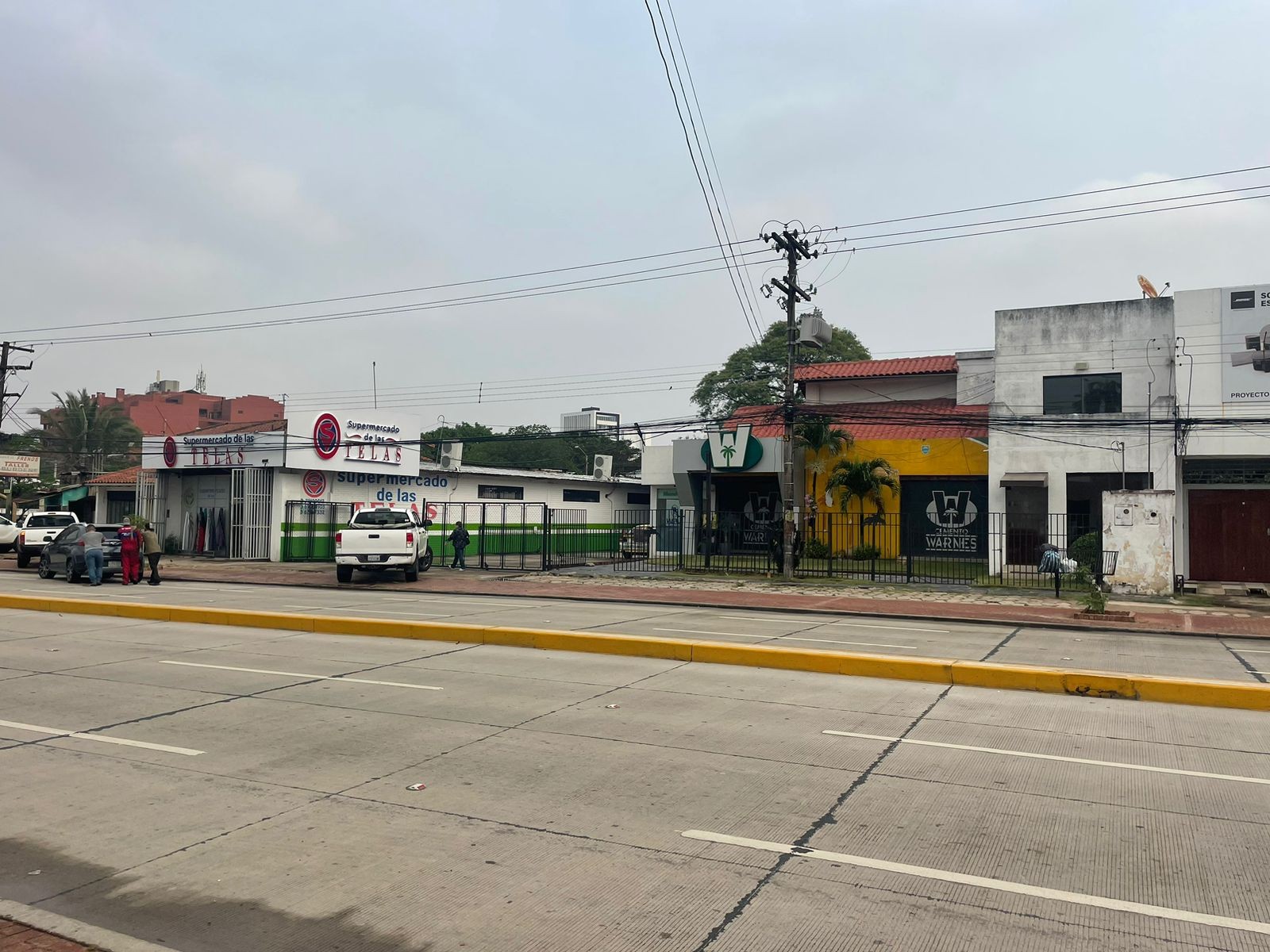 Local comercial Av banzer y beni Foto 15