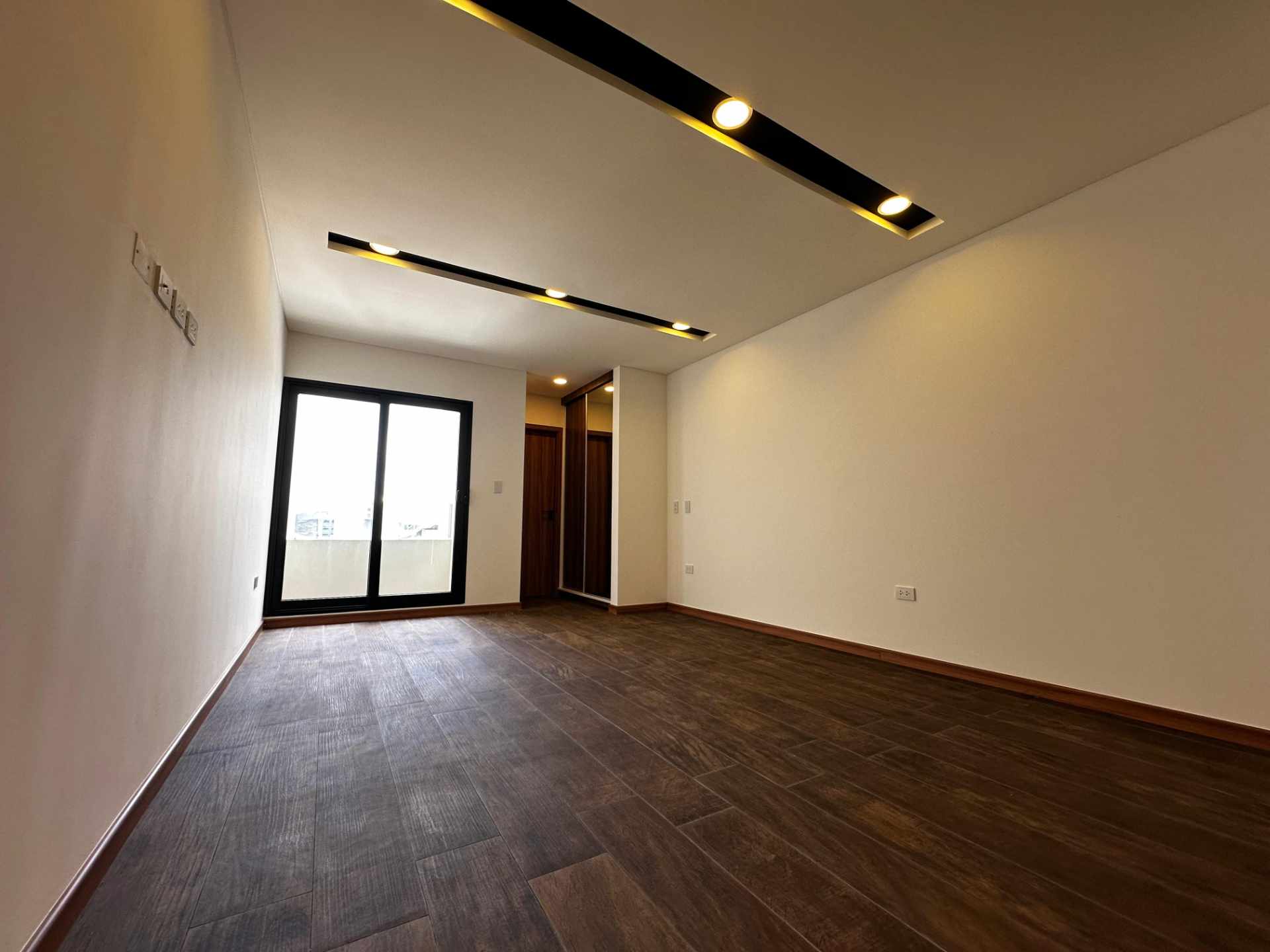 Departamento en Sirari en Santa Cruz de la Sierra 1 dormitorios 1 baños  Foto 4