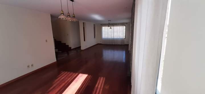 Casa Lomas de Achumani en condominio cerrado Foto 6