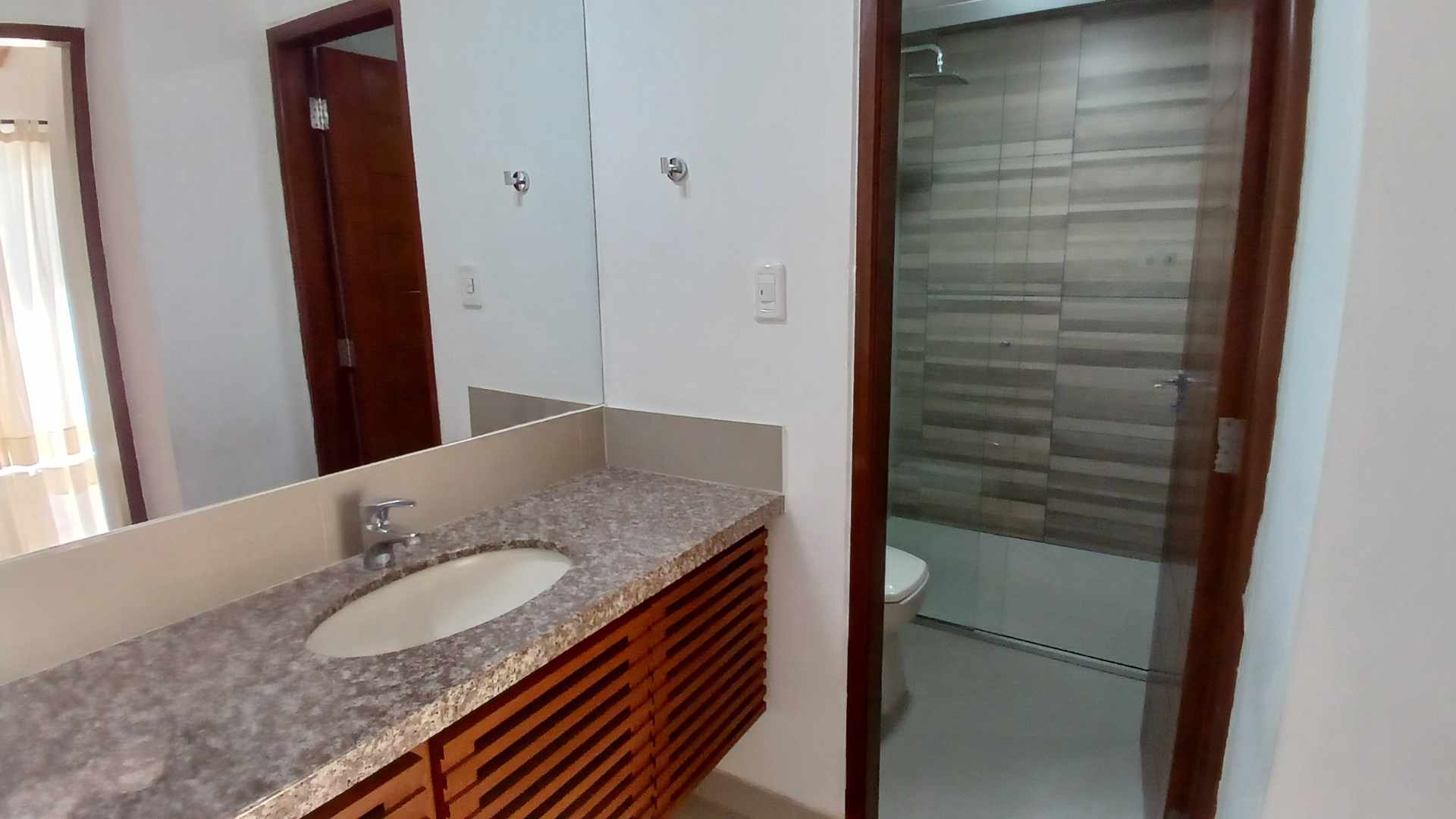 Casa en AlquilerAV. BANZER (6º y 7º Anillo)📍 Ubicación: Detrás del Hipermaxi Foto 16
