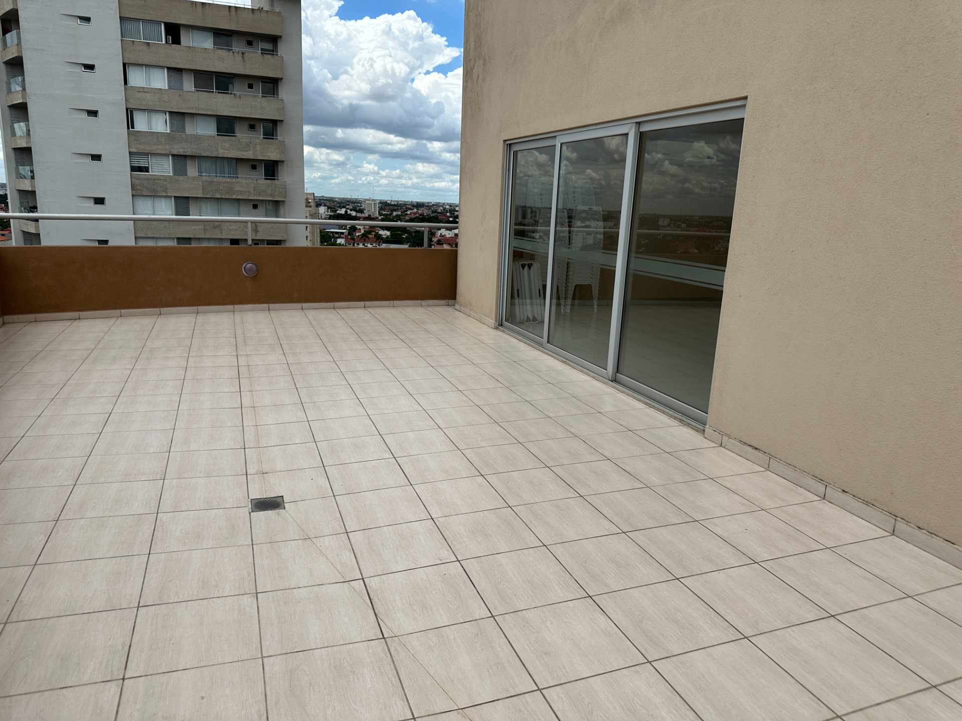 Departamento en VentaTorre Marfil piso 1. Av. Alemana entre 2do y 3er Anillo 2 dormitorios 3 baños 1 parqueos Foto 5