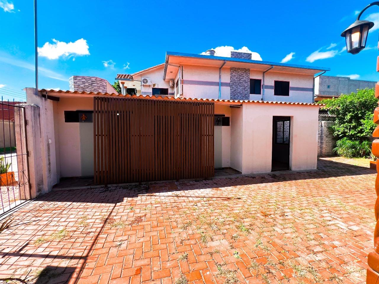 Local comercial en Villa 1ero de Mayo en Santa Cruz de la Sierra  3 baños  Foto 4