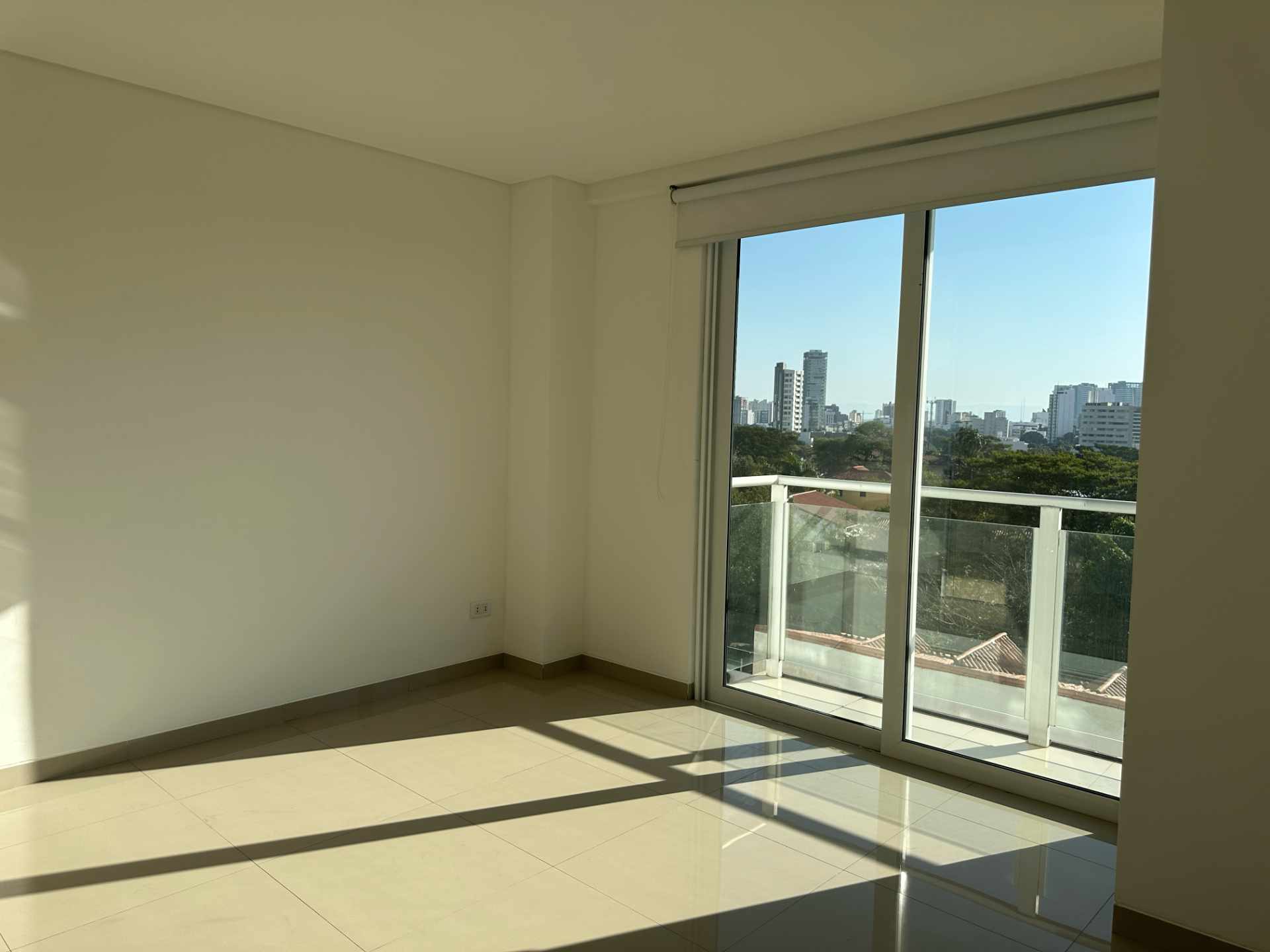 Departamento en VentaCond. San Francisco Norte, Av. Banzer entre 2do y 3er anillo Foto 4