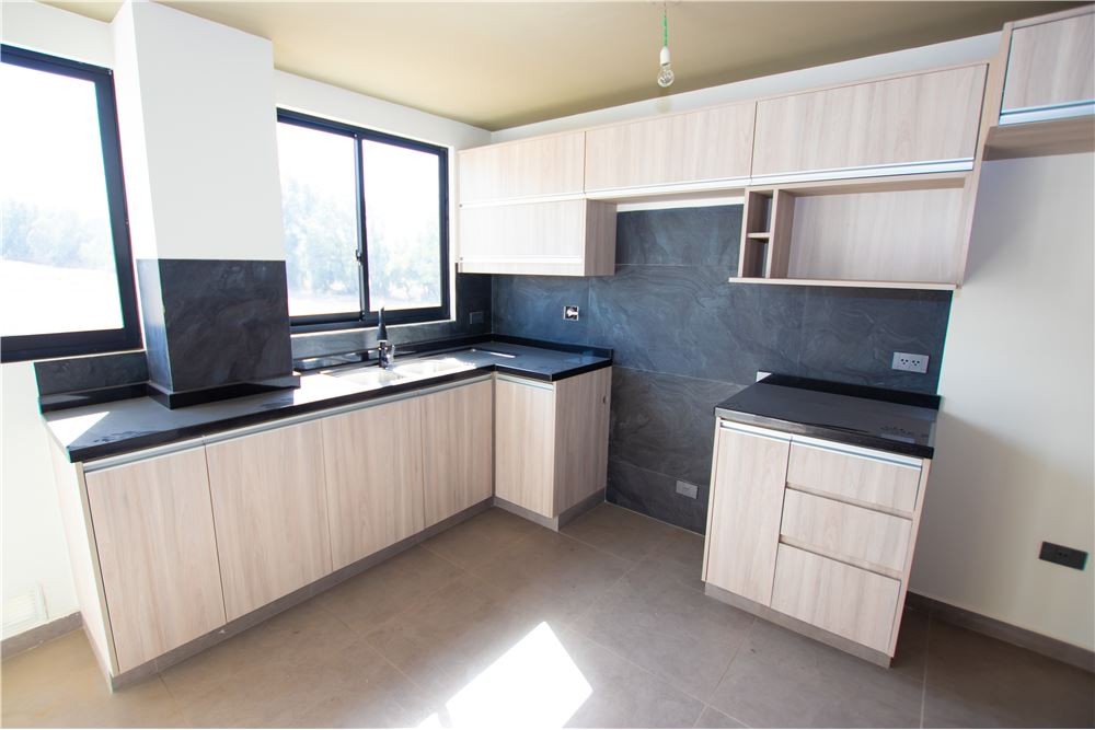 Departamento en Tiquipaya en Cochabamba 3 dormitorios 3 baños  Foto 4