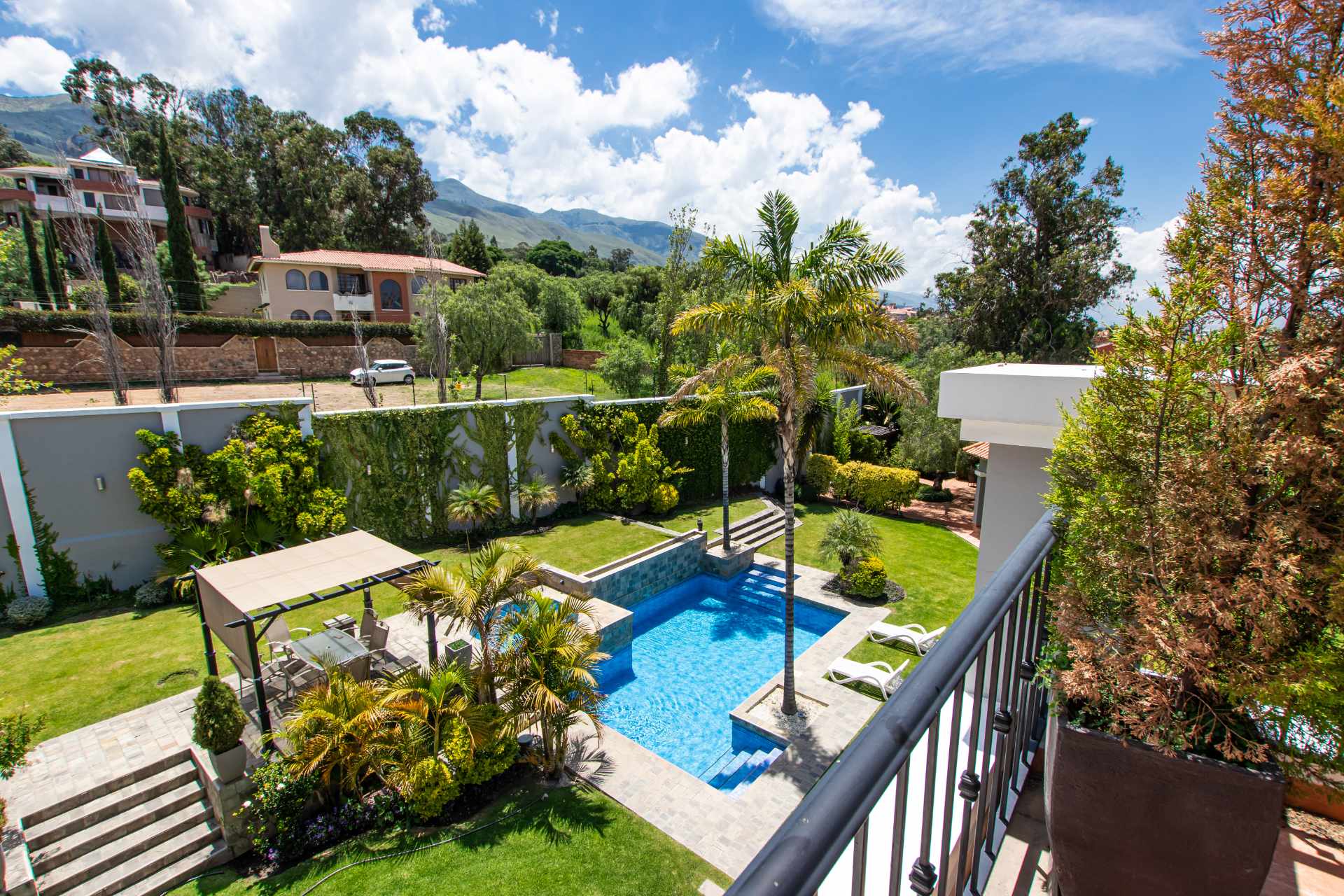 Casa en Aranjuez en Cochabamba 5 dormitorios 8 baños 6 parqueos Foto 3