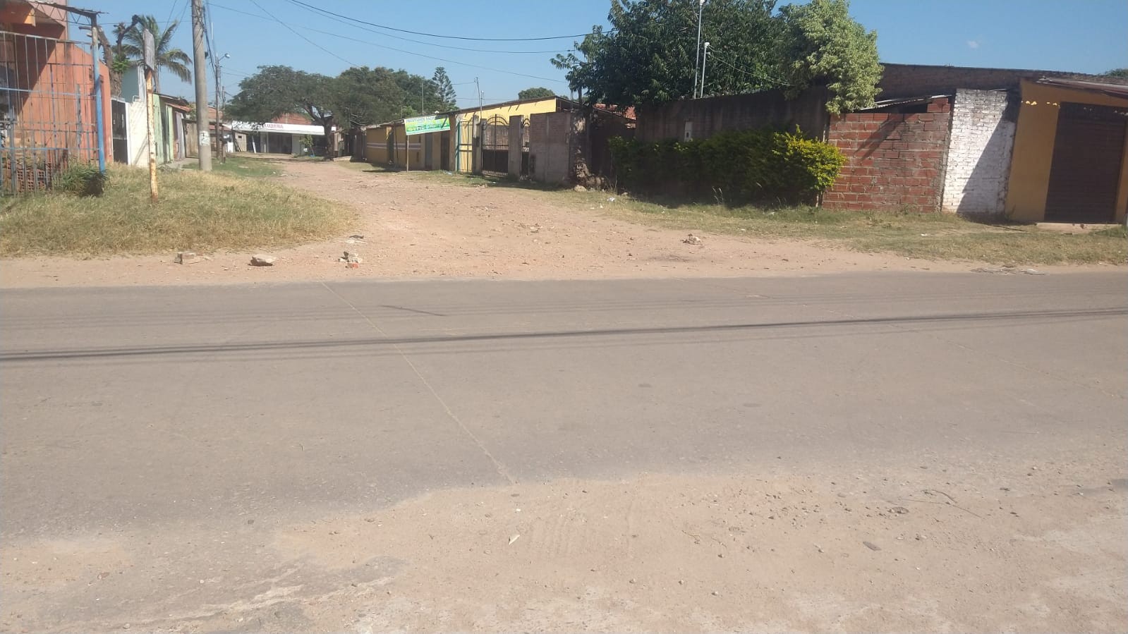 Casa en VentaCASA EN VENTA DE OCASION  EN BARRIO LOS CHACOS ZONA PAMPA DE LA ISLA  6TO ANILLO 2 dormitorios 1 baños 2 parqueos Foto 2