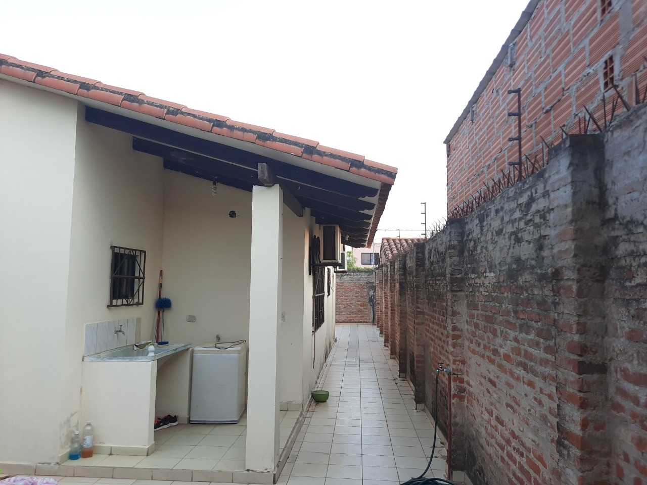 Casa Barrio el Buen Samaritano entre 8vo y 9no anillo entre av. Cumavi y Av. Libertadores  Foto 2