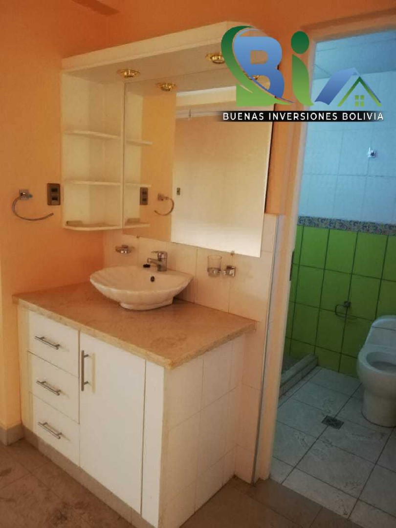 Departamento en La Chimba en Cochabamba 4 dormitorios 2 baños 1 parqueos Foto 11