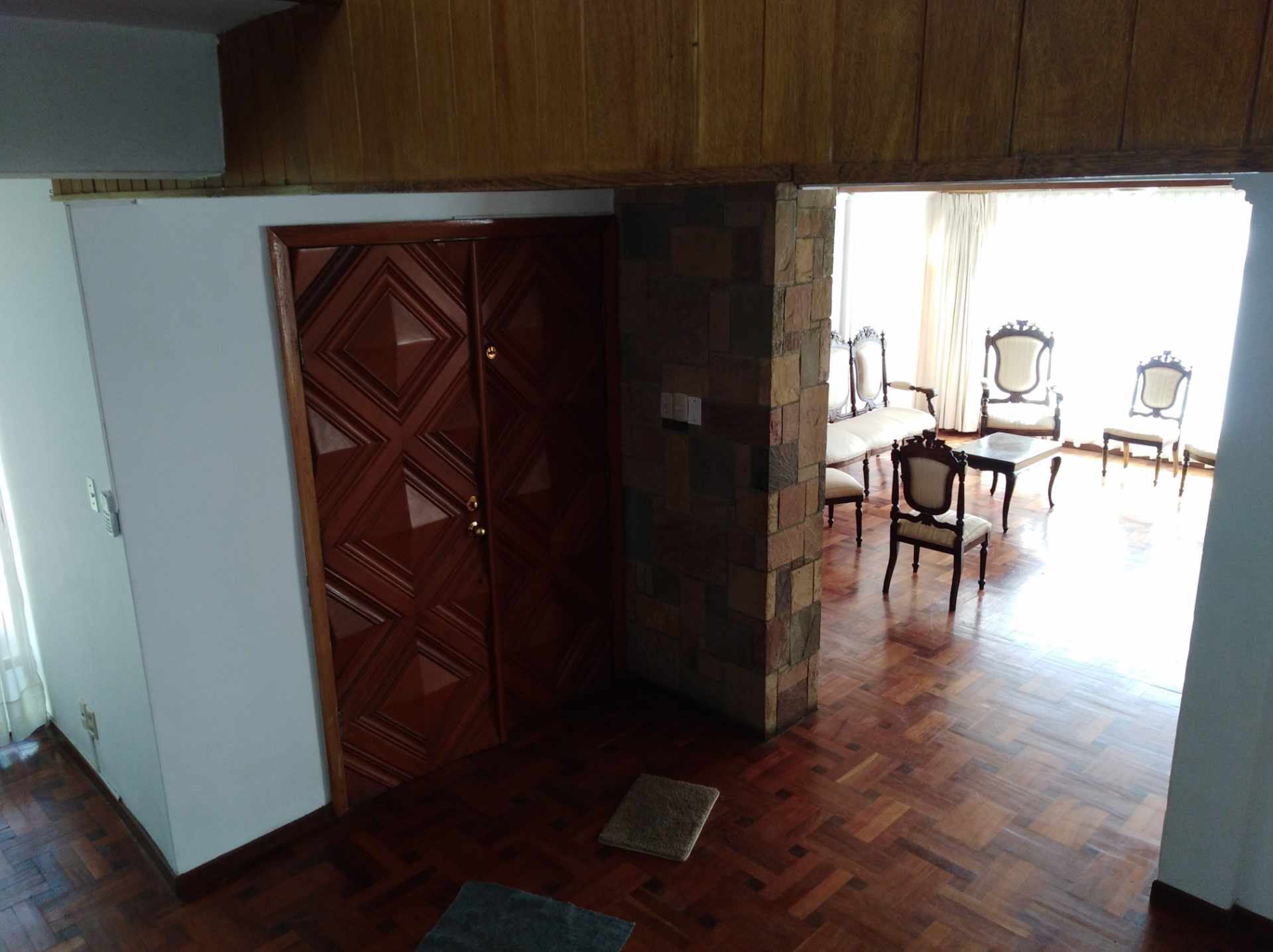 Casa en Calacoto en La Paz 6 dormitorios 4 baños  Foto 19