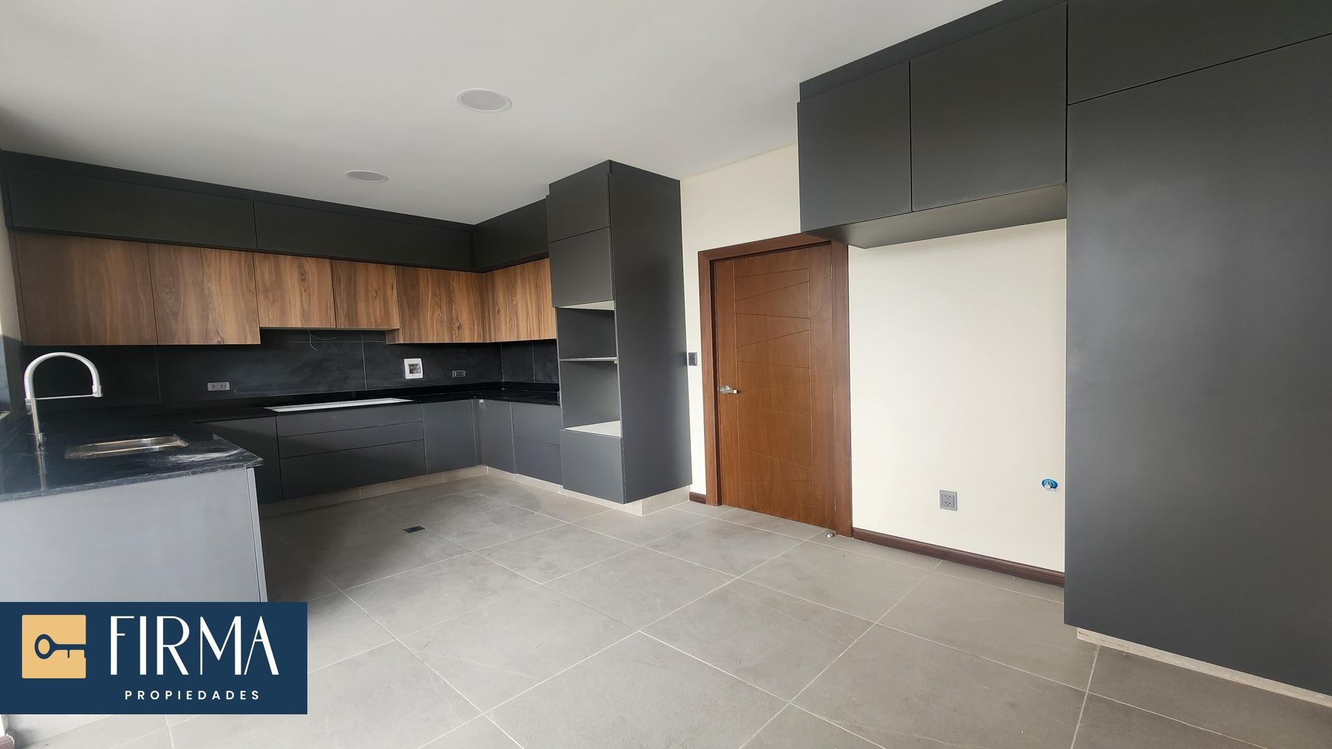 Departamento en Obrajes en La Paz 3 dormitorios 4 baños 1 parqueos Foto 18