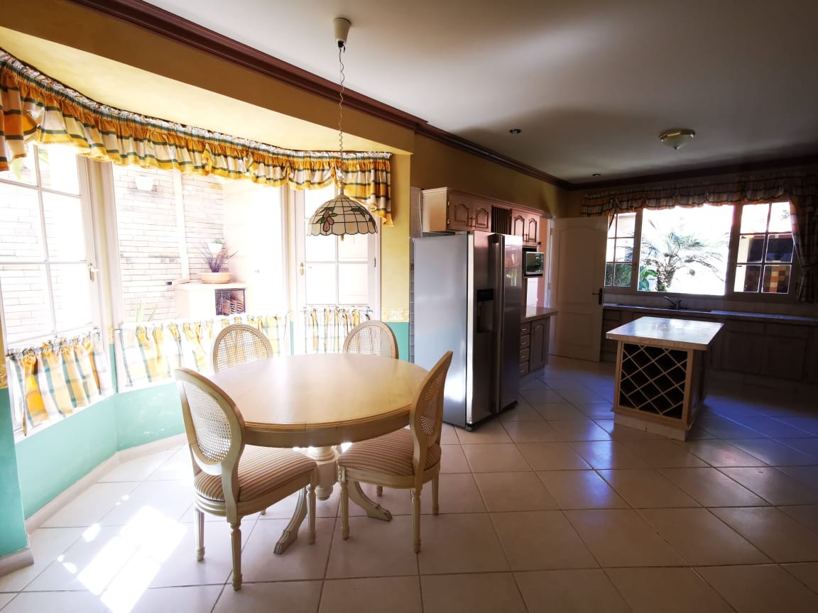 Casa en Aranjuez en Cochabamba 4 dormitorios 7 baños 3 parqueos Foto 3