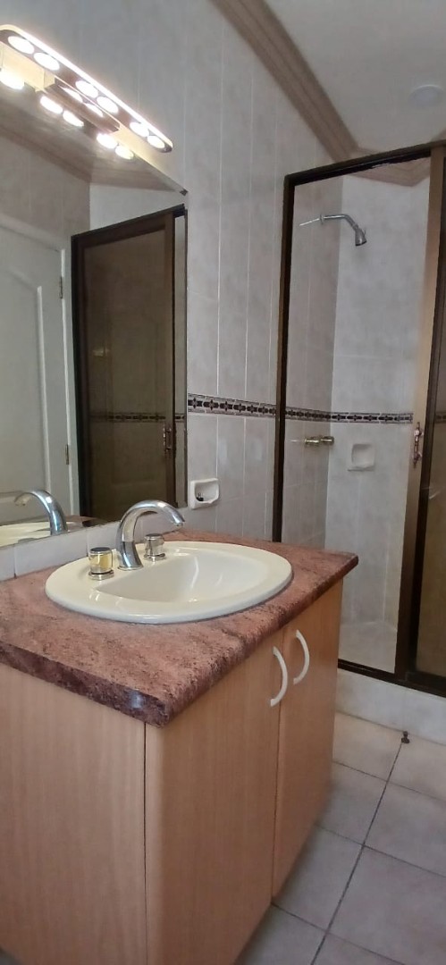 Casa en Achumani en La Paz 4 dormitorios 6 baños 2 parqueos Foto 12