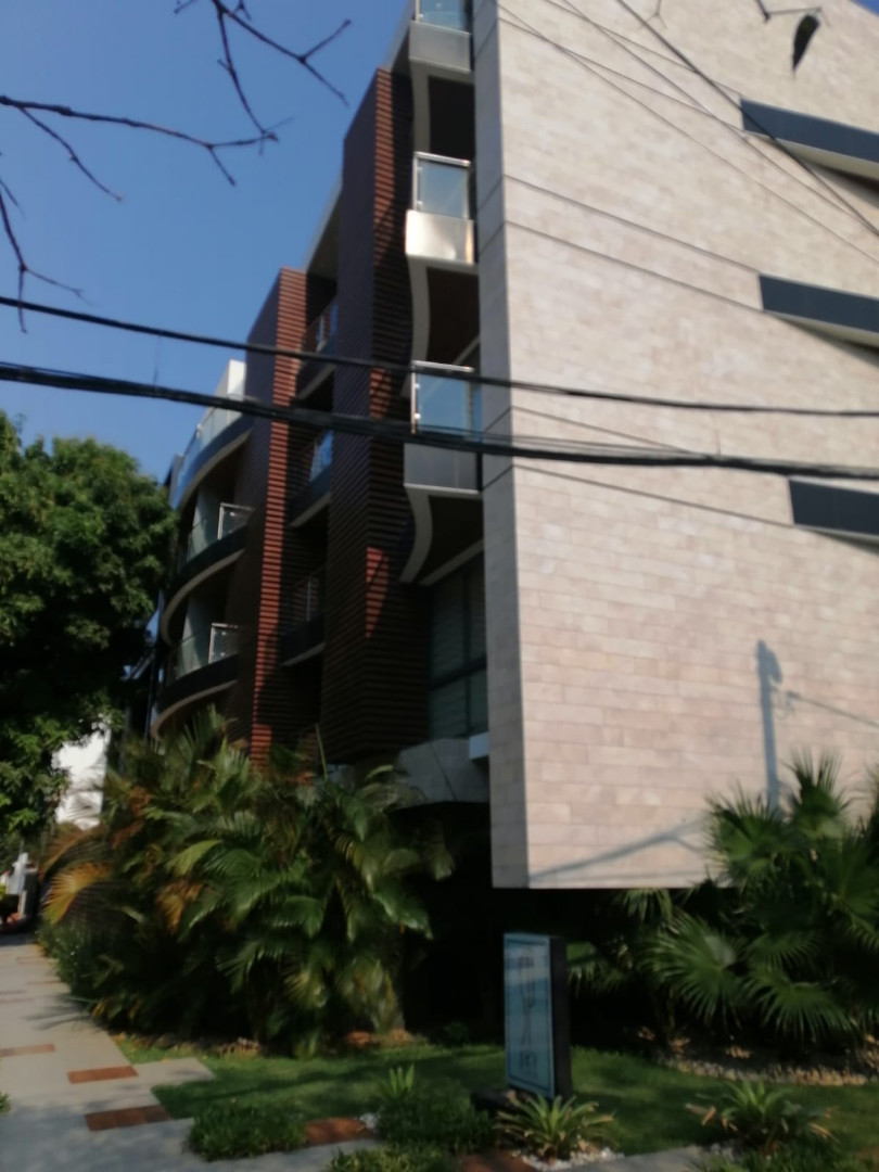 Departamento SKY PLAZA EQUIPETROL - VENTA EXCELENTE MONOAMBIENTE DE LUJO Foto 2