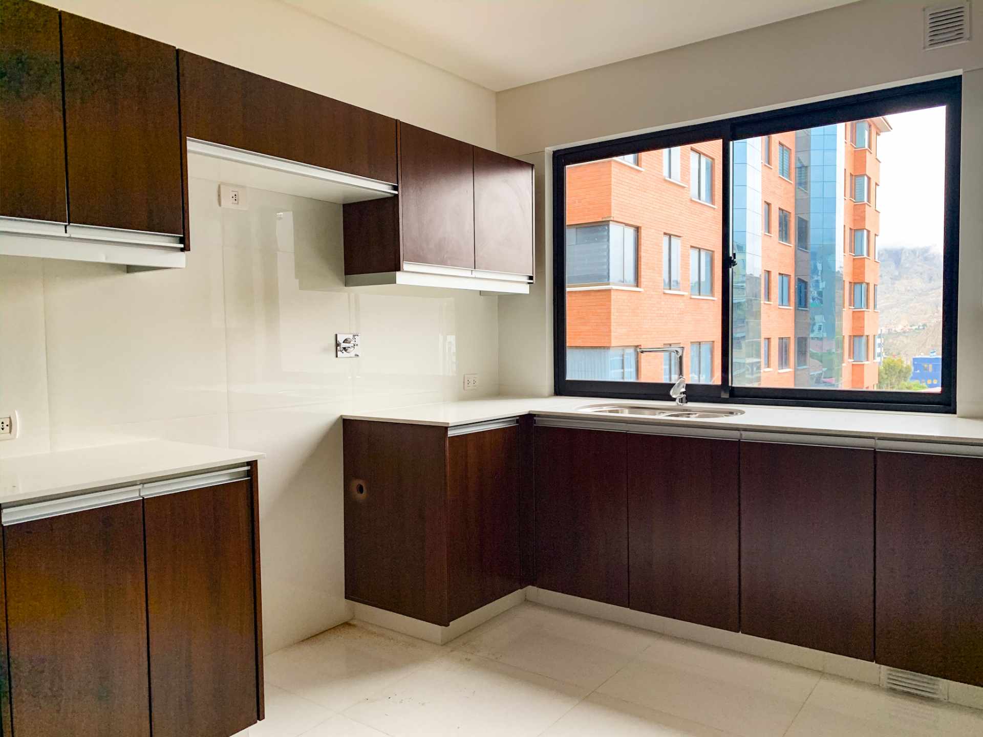 Departamento TORRE 1555 - Av. Gral. Inofuentes entre 21 y 22 de Calacoto. A una cuadra de San Miguel Foto 5