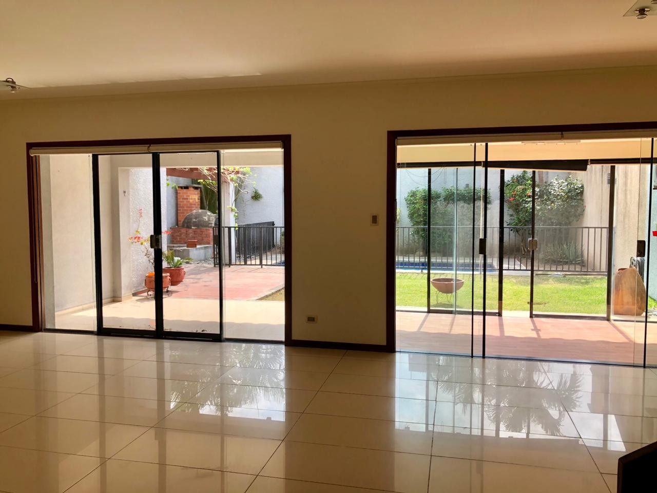 Casa en AlquilerCASA EN ALQUILER, LA HACIENDA II CALLE TAMARINDO 4 dormitorios 4 baños 2 parqueos Foto 4