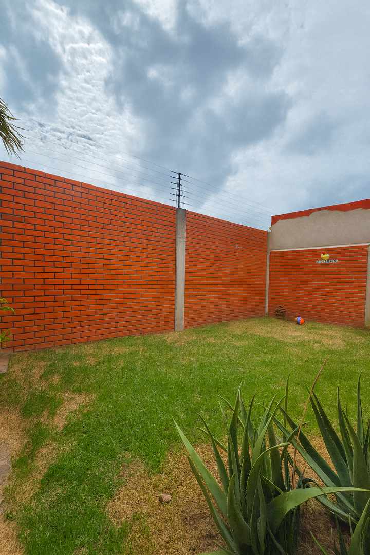 Casa en Carretera Norte en Santa Cruz de la Sierra 3 dormitorios 2 baños  Foto 3