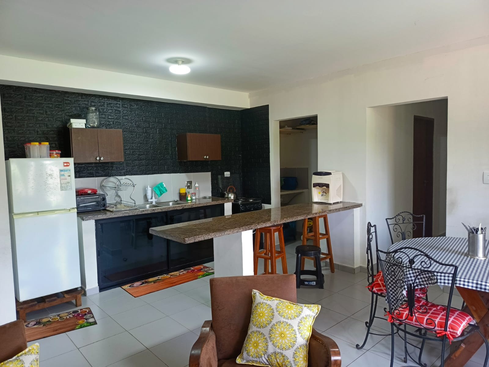 Departamento en VentaCarretera a Cotoca Km 11, Condominio Salom cerrado 3 dormitorios 2 baños 1 parqueos Foto 2