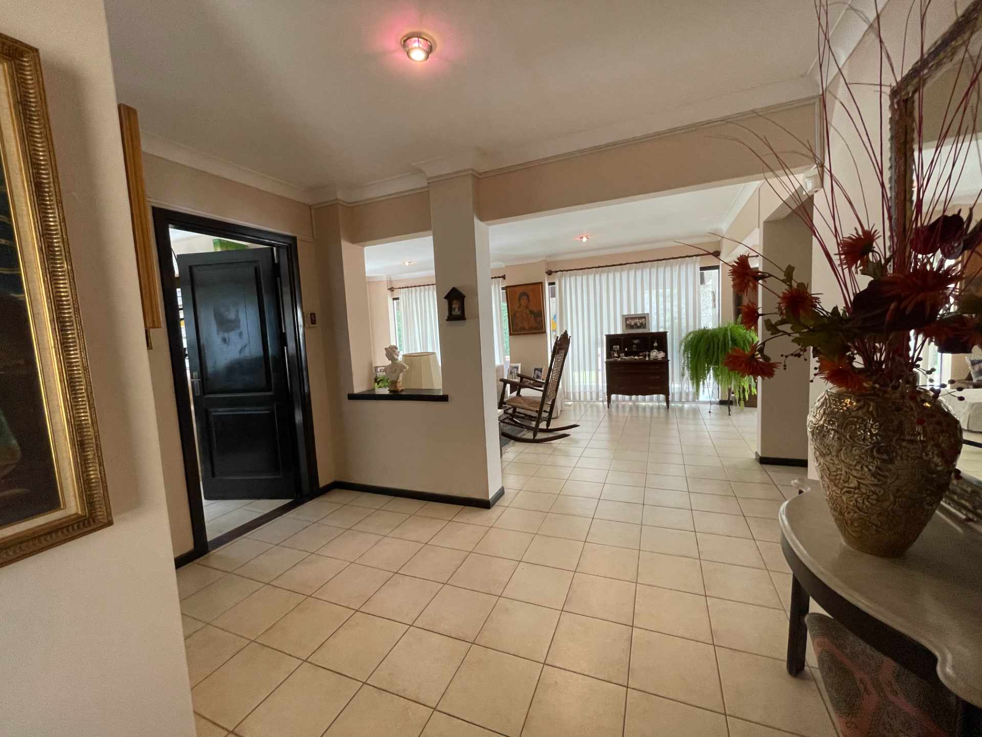 Casa en Entre 4to y 5to anillo Oeste en Santa Cruz de la Sierra 3 dormitorios 6 baños 4 parqueos Foto 15