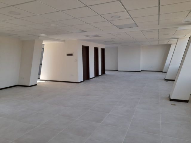 En Alquiler a $us 1,200 Foto 2