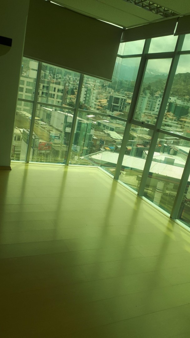 Oficina en Calacoto en La Paz 3 dormitorios 2 baños 1 parqueos Foto 10