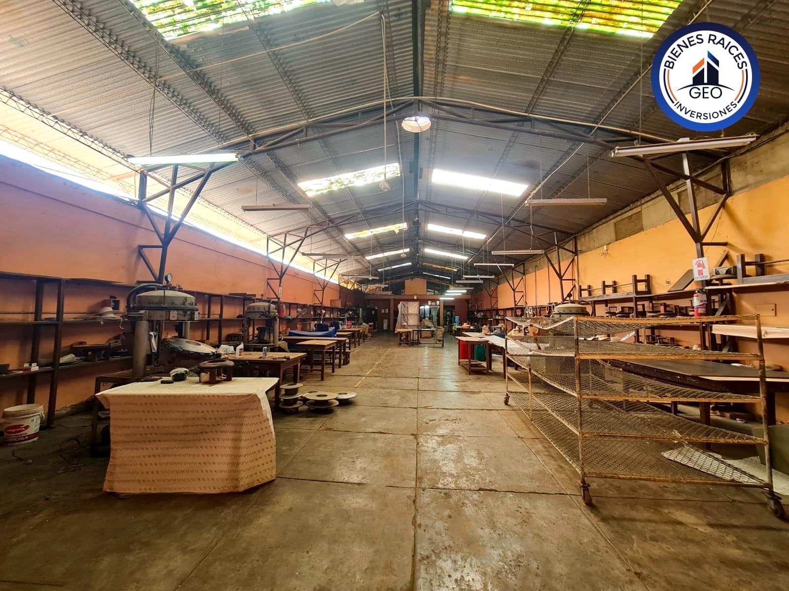 Galpón en VentaFinal Av. Beigin Sector Playa de Autos Foto 6