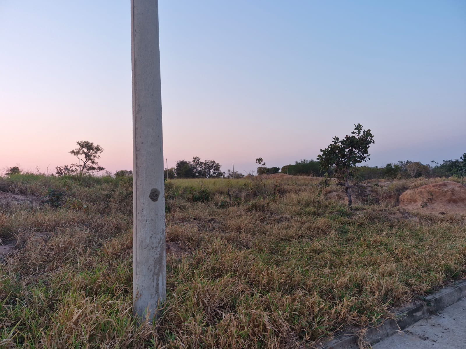 Terreno en VentaLote 600 m2 (divido en 2 lotes), 
Papeles 100% al dia, 
urbanizacion Pahuichi     Foto 4