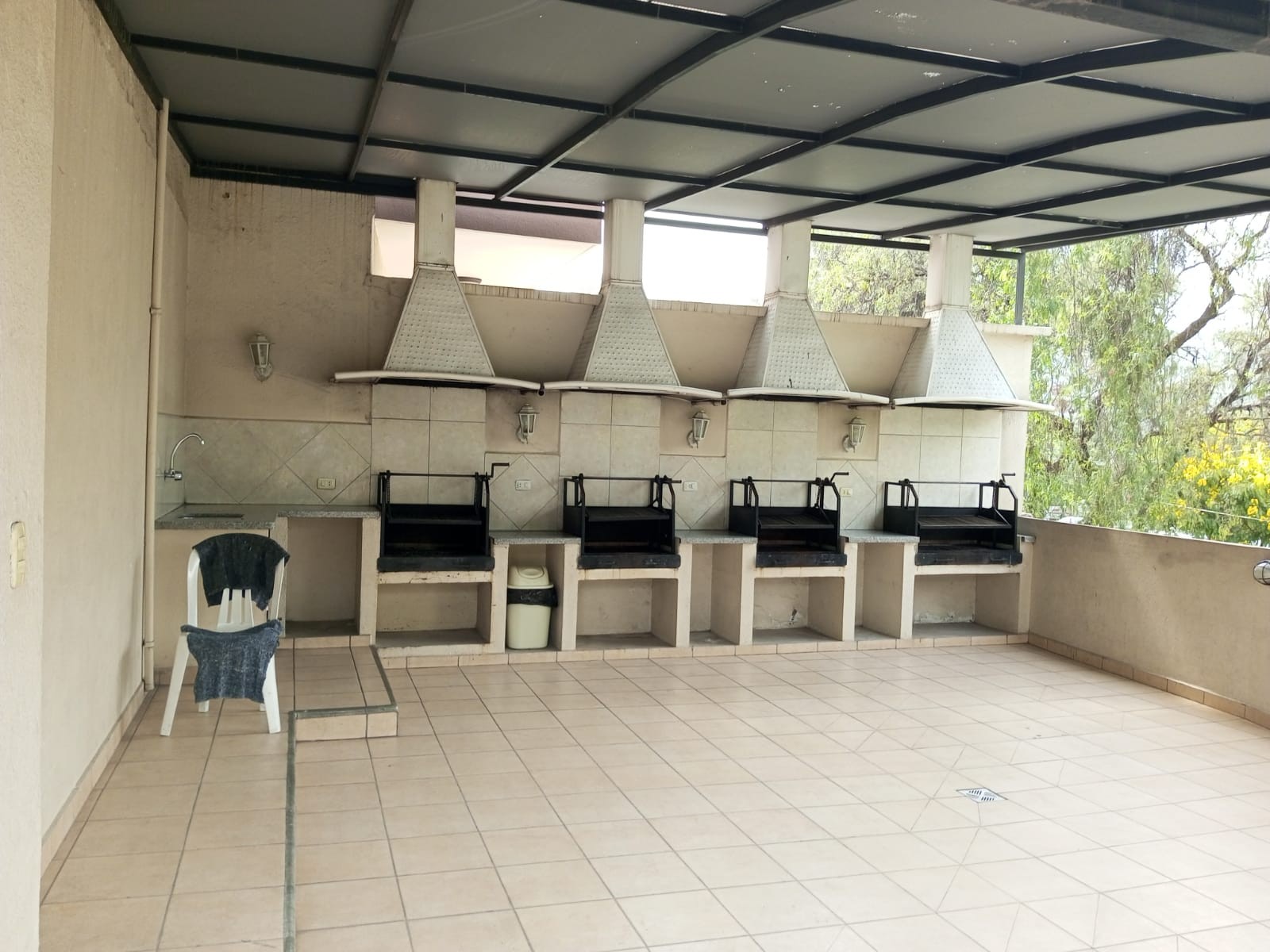 Departamento $US.500.- DEPARTAMENTO AMOBLADO + GARAJE AV. AMERICA Z/ARANJUEZ Foto 11