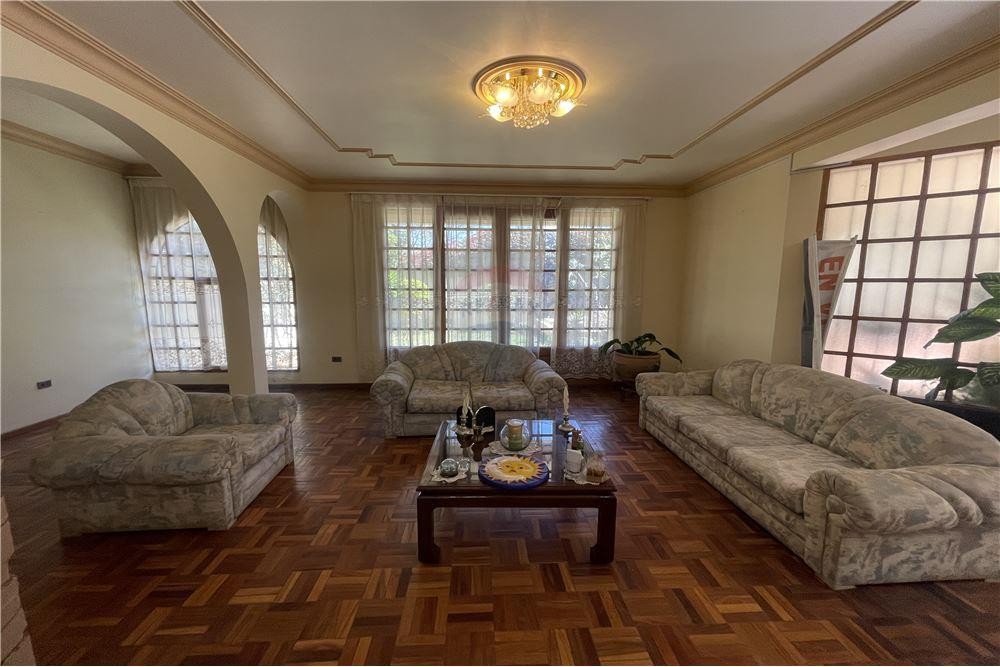 En Alquiler a $us 850 Foto 2