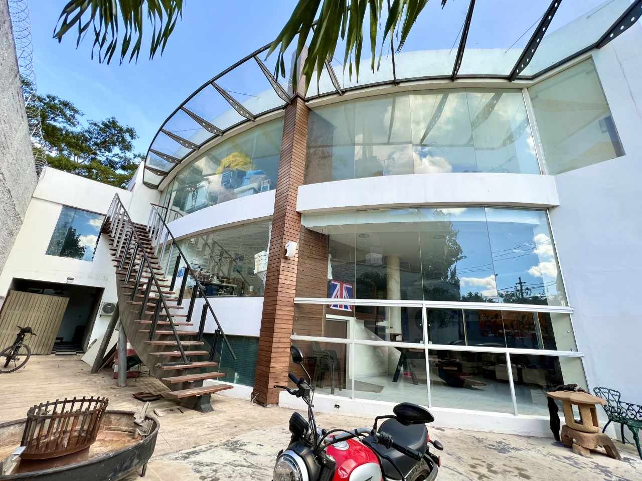 Local comercial en VentaEn Venta o Alquiler Casa Altamente Comercial a ½ Cuadra de la Av. Monseñor Rivero y del 2do Anillo  10 baños  Foto 15