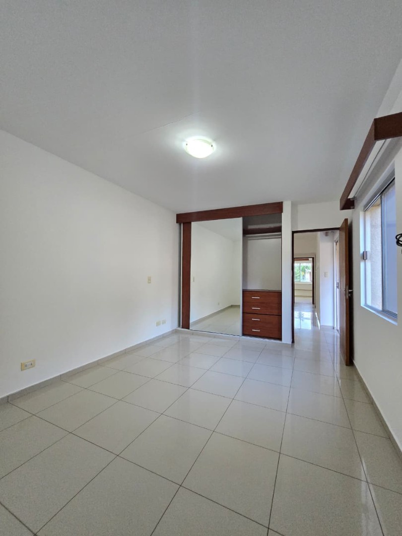 Casa en VentaAv. Banzer km 7, Condominio Sevilla Los Bosques – Zona Norte, Santa Cruz 4 dormitorios 2 baños 2 parqueos Foto 10