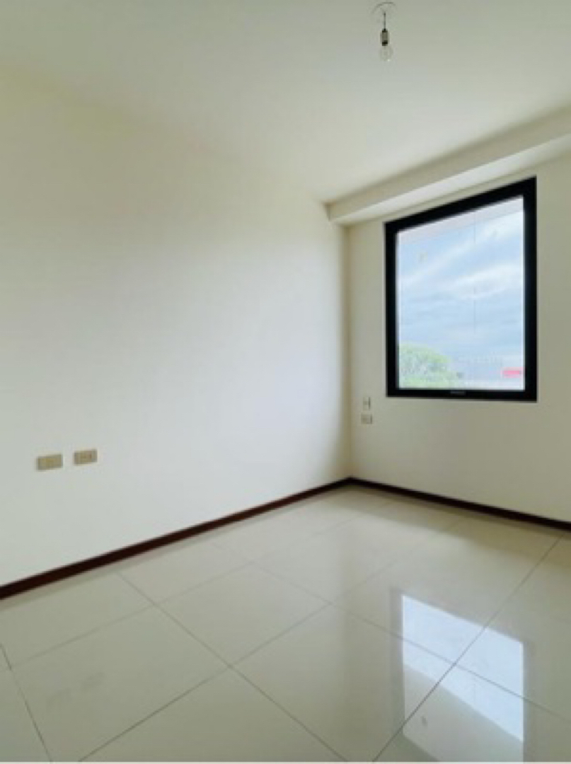 Departamento en VentaAv.  Los Cusis  1 dormitorios 1 baños 1 parqueos Foto 6