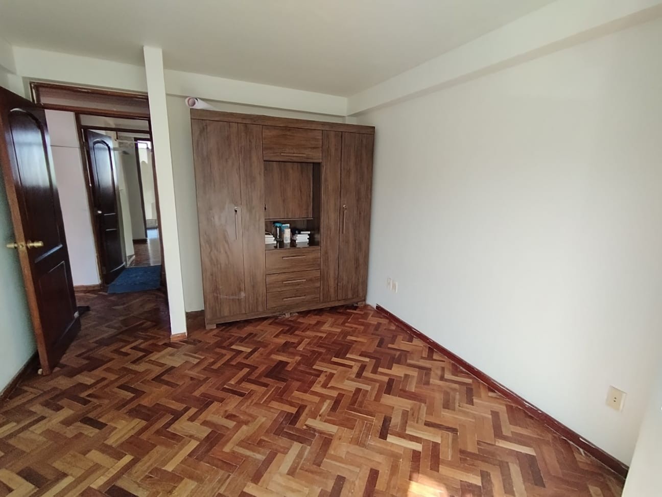 Departamento en AlquilerAvenida 31 de Octubre esquina calle 7 Zona Villa San Antonio 3 dormitorios 3 baños  Foto 3