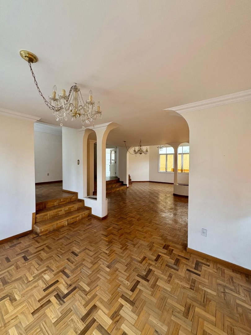 Casa Amplia Casa en Venta, 5 Dormitorios
San Miguel Foto 1