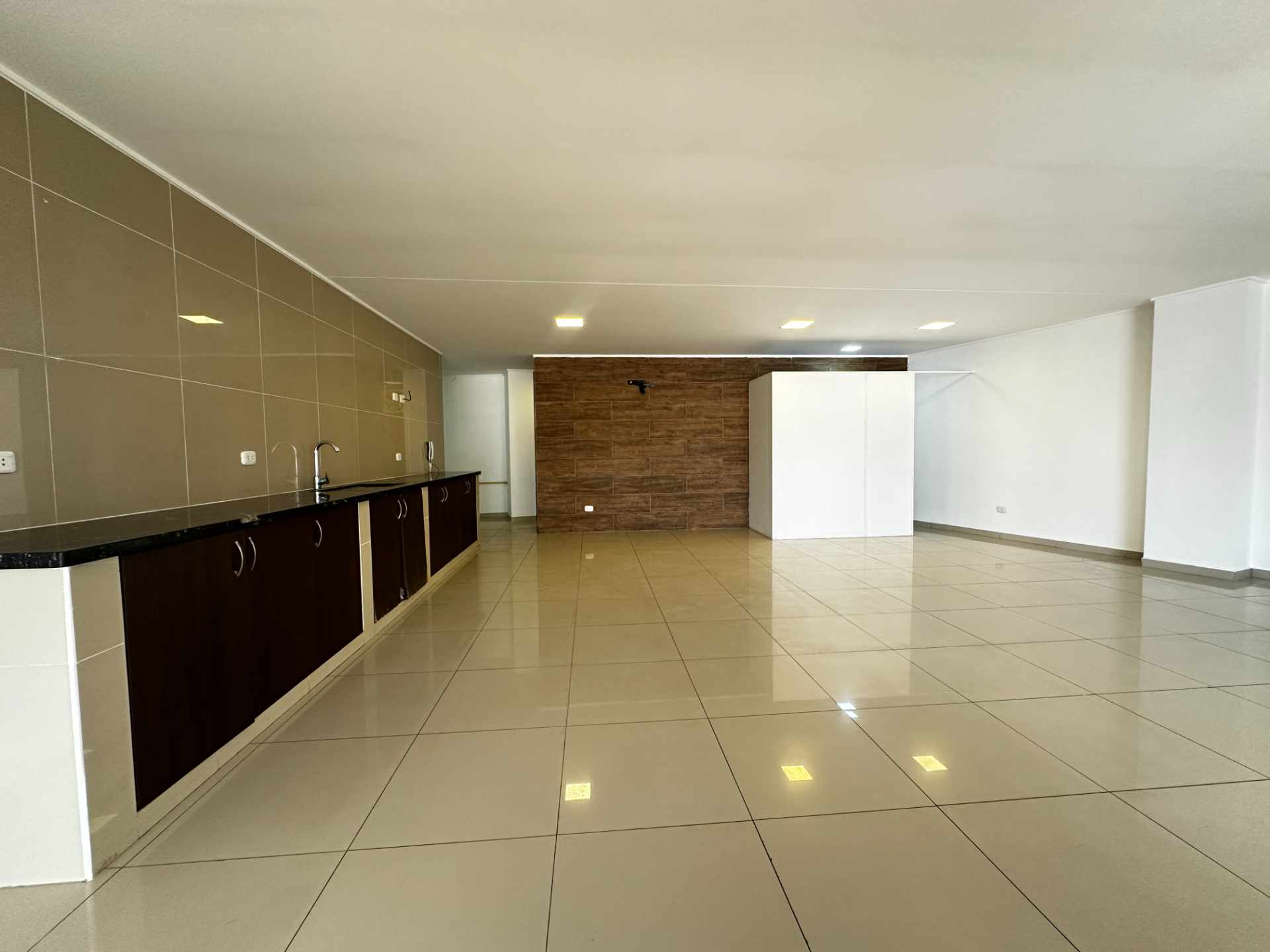 Local comercial en VentaAV. BENI, ENTRE 5TO Y 6TO ANILLO, BUSINESS CENTER Foto 6