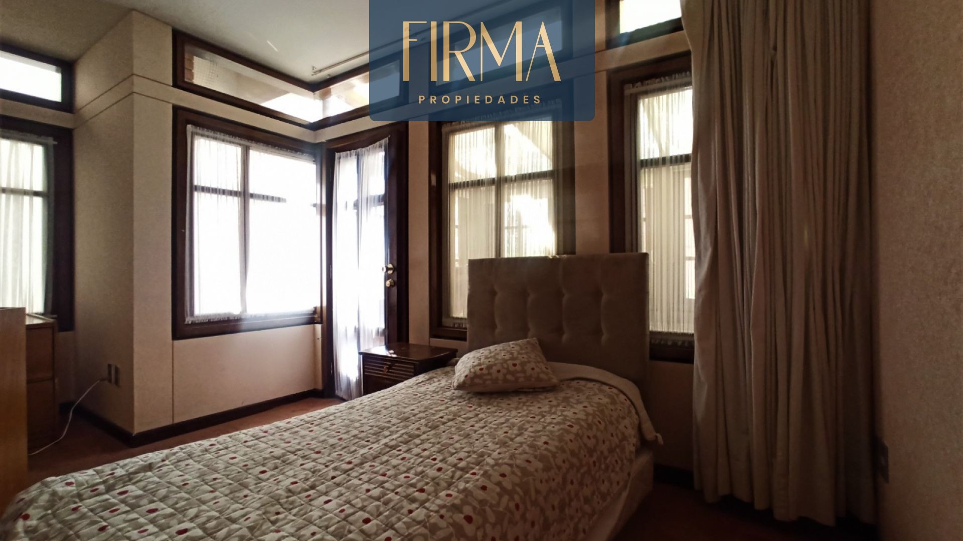 Casa en Calacoto en La Paz 4 dormitorios 5 baños 3 parqueos Foto 13