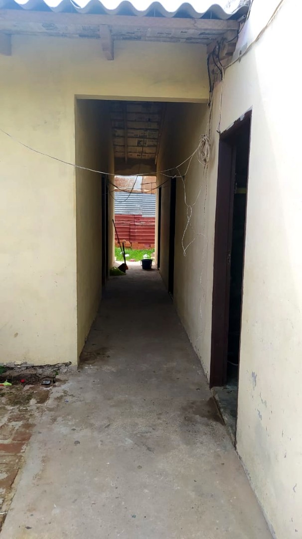 Casa en Venta8vo anillo barrio virgen de Guadalupe zona cambódromo 4 dormitorios 1 baños 1 parqueos Foto 2