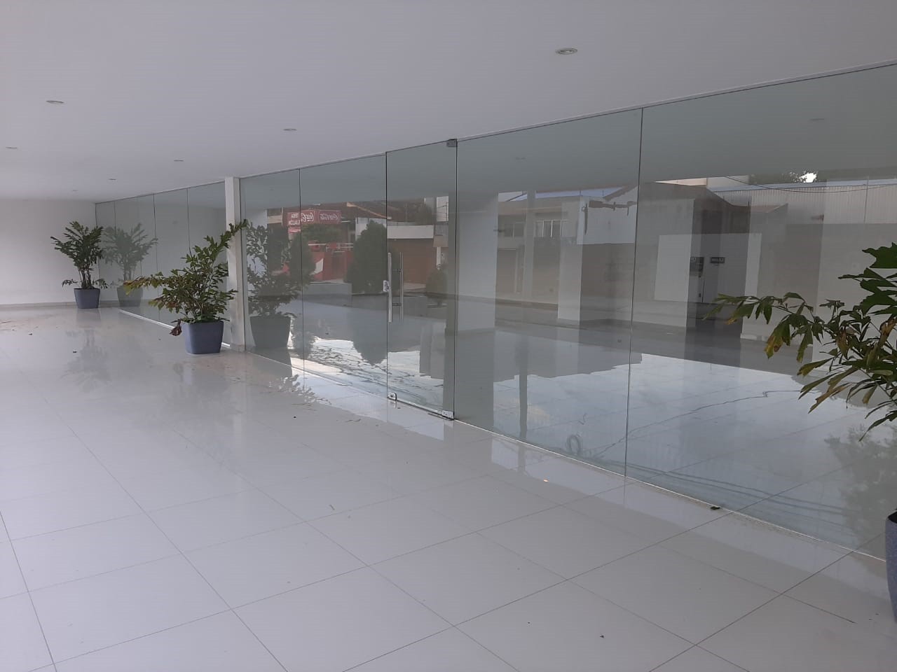 Local comercial en Venta4to anillo frente al Ventura Mall Foto 9