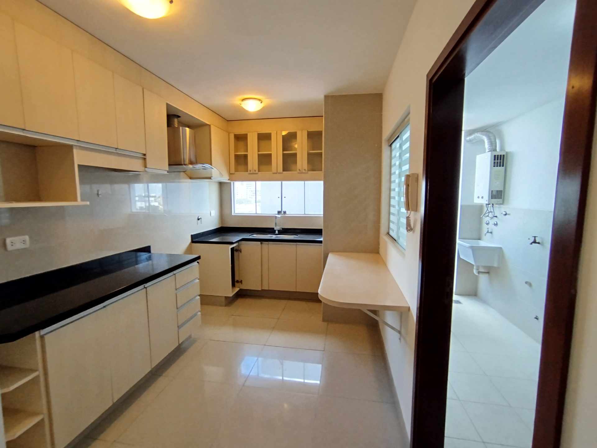 Departamento en Alquiler[CONDOMINIO FINOT| EQUIPETROL] ALQUILER AMPLIO DEPARTAMENTO 2 SUITES SIN MUEBLES CON BALCON PET FFRIENDLY Foto 3