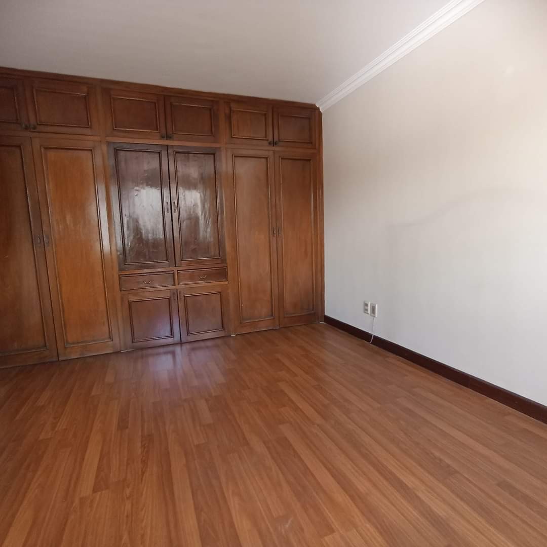 Departamento en Obrajes en La Paz 3 dormitorios 4 baños 1 parqueos Foto 22