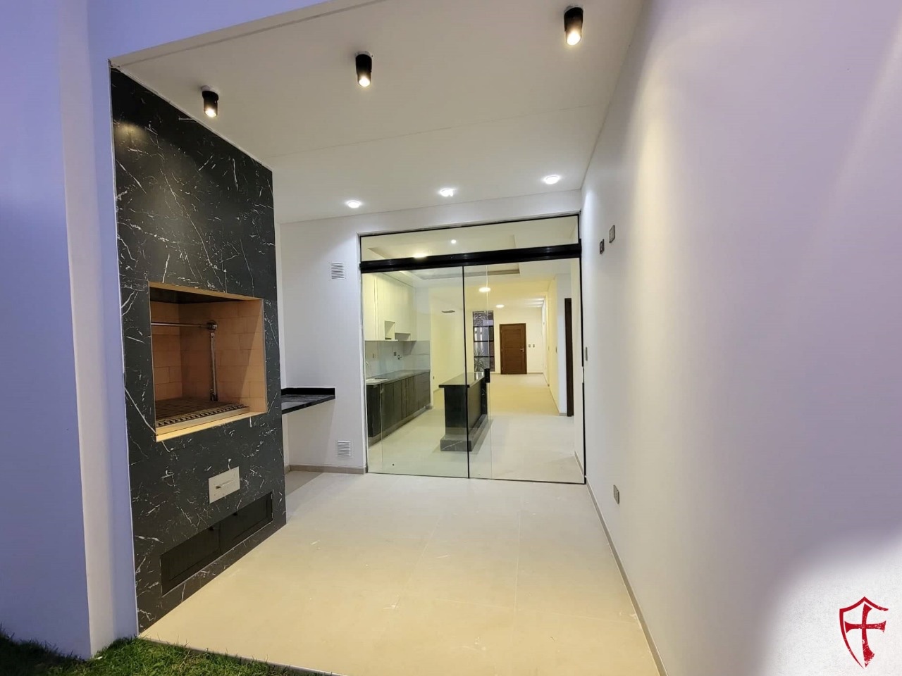 Casa Av banzer y canal pedro velez 7mo anillo Foto 17