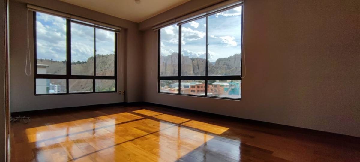 Departamento en Irpavi en La Paz 3 dormitorios 4 baños 1 parqueos Foto 5